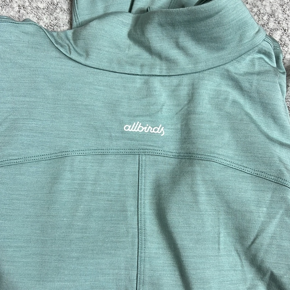 allbirds Natural Run Mid Layer 1/4 zip top $98 Retail in Green Hush NWT - Picture 5 of 10